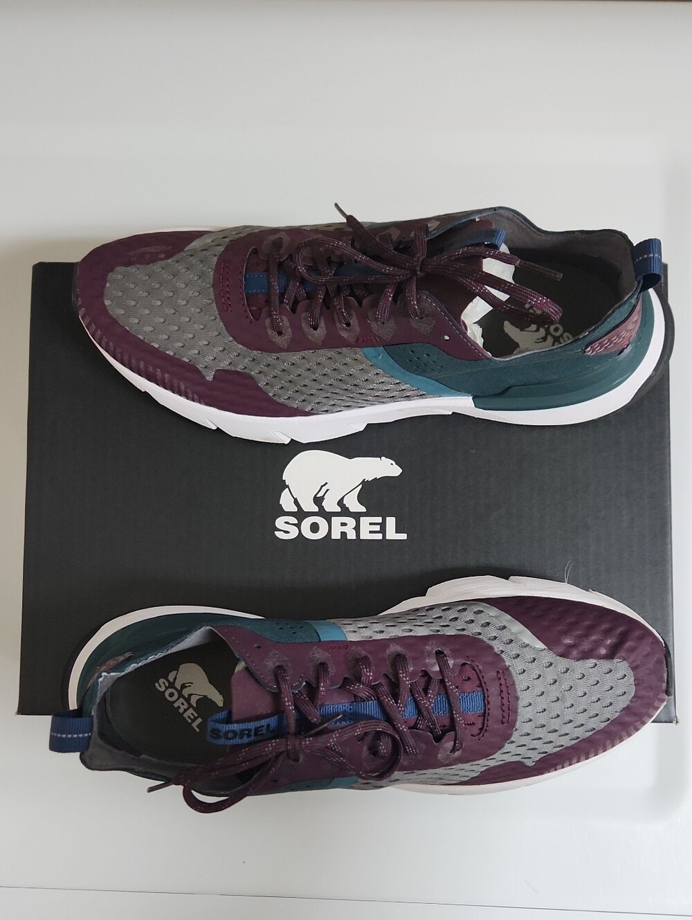 Sorel Mens Gray and Plum Athletic Sneakers with Teal Accent